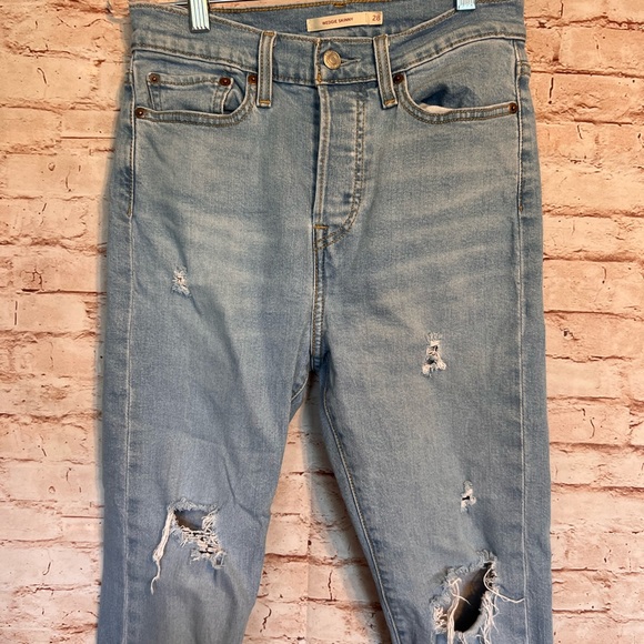 Levi's wedgie skinny jeans size 28. - Picture 3 of 7